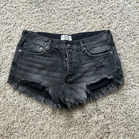 We are free women’s shorts - Picture 1 of 4
